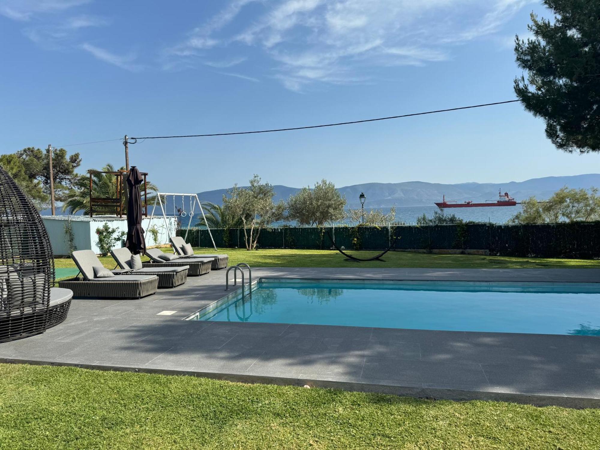 Zoza Luxury Villa Isthmia By The Sea With Private Pool Kalamáki 外观 照片