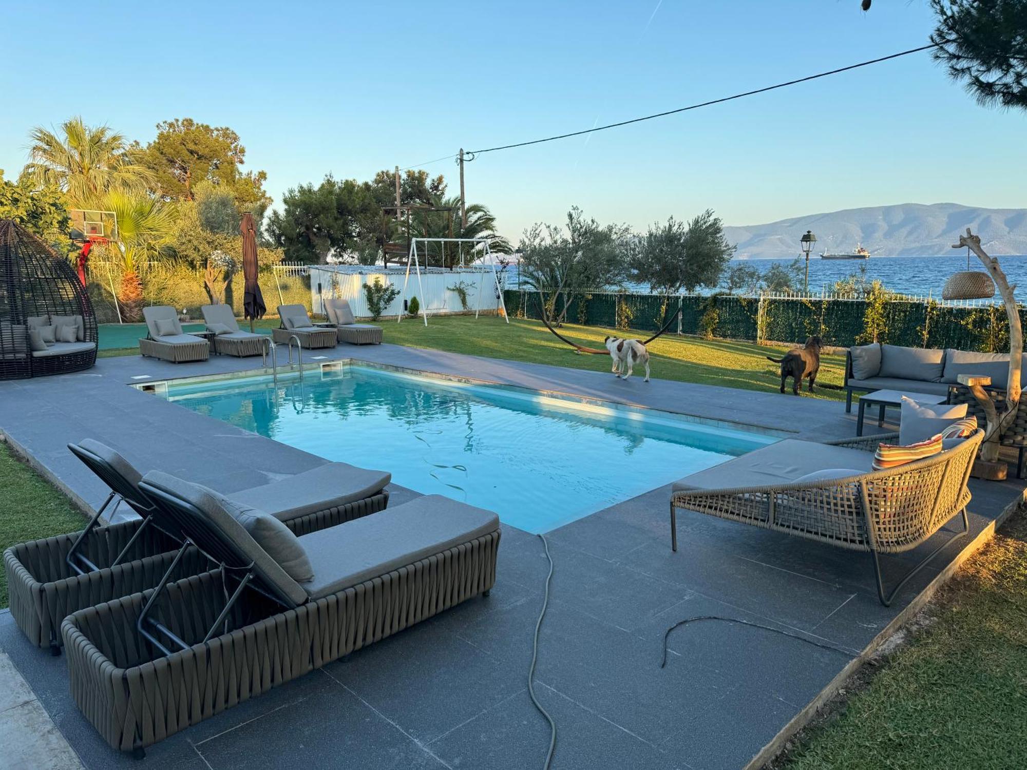Zoza Luxury Villa Isthmia By The Sea With Private Pool Kalamáki 外观 照片