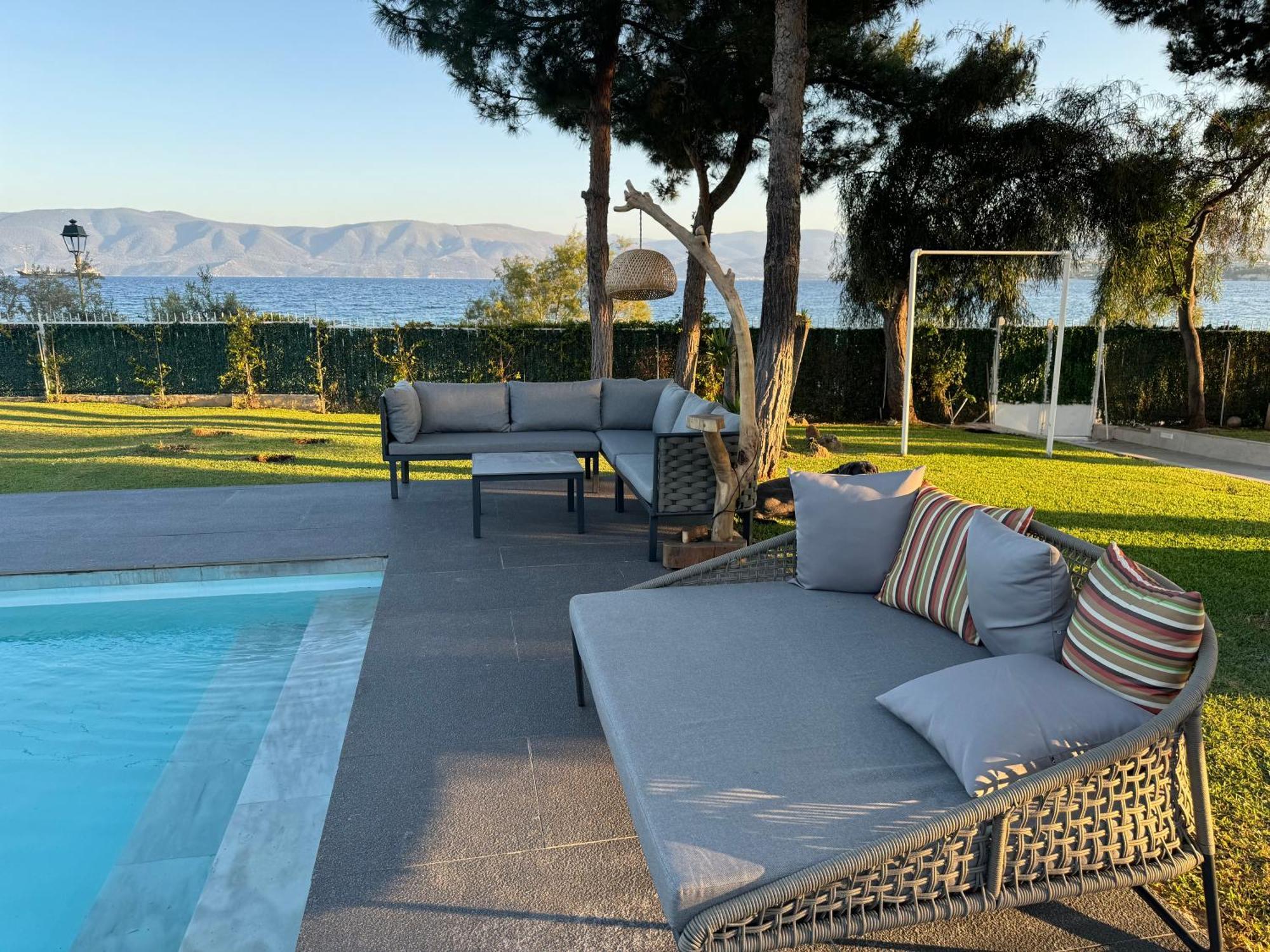 Zoza Luxury Villa Isthmia By The Sea With Private Pool Kalamáki 外观 照片