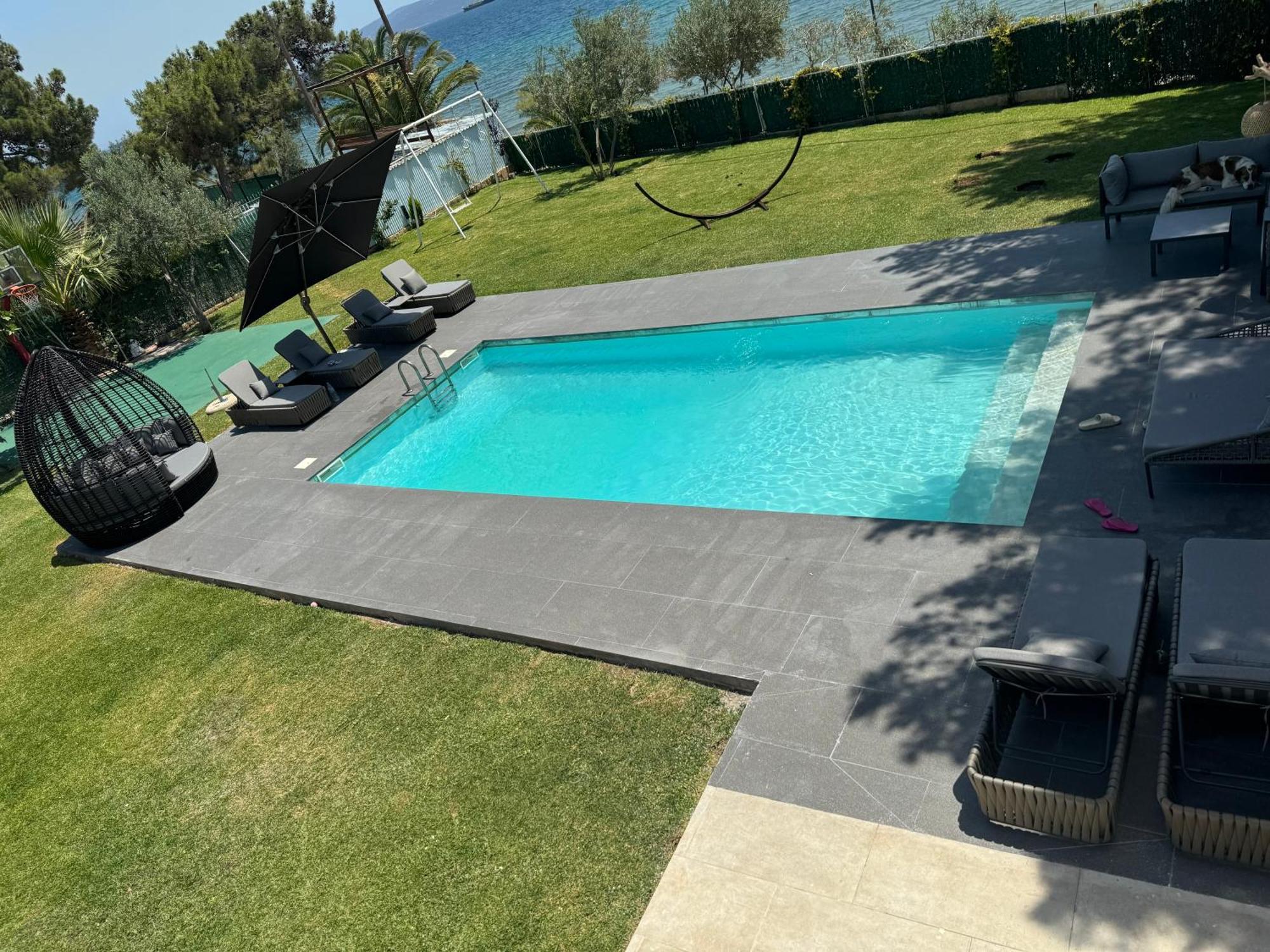 Zoza Luxury Villa Isthmia By The Sea With Private Pool Kalamáki 外观 照片